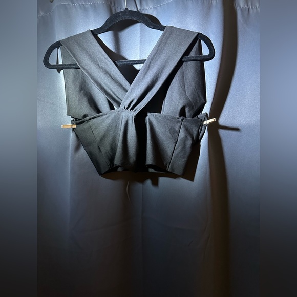 2 backless crop tops - Picture 2 of 4